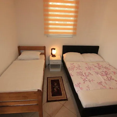 Sea Breeze Apartment *