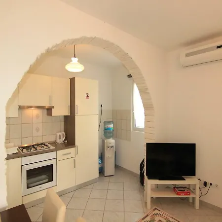 Apartment Sea Breeze Vir