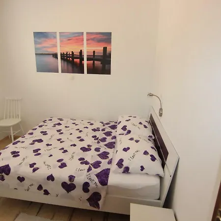 Sea Breeze Apartment *