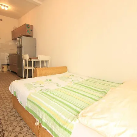 Apartment Sea Breeze Vir
